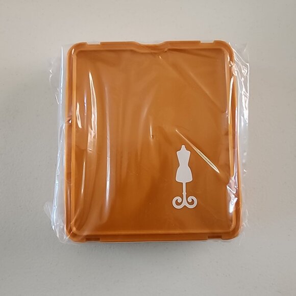 Fiskars Fuse Creativity System Design Set #0196 Dress Form Die & Letter Press - Picture 4 of 6